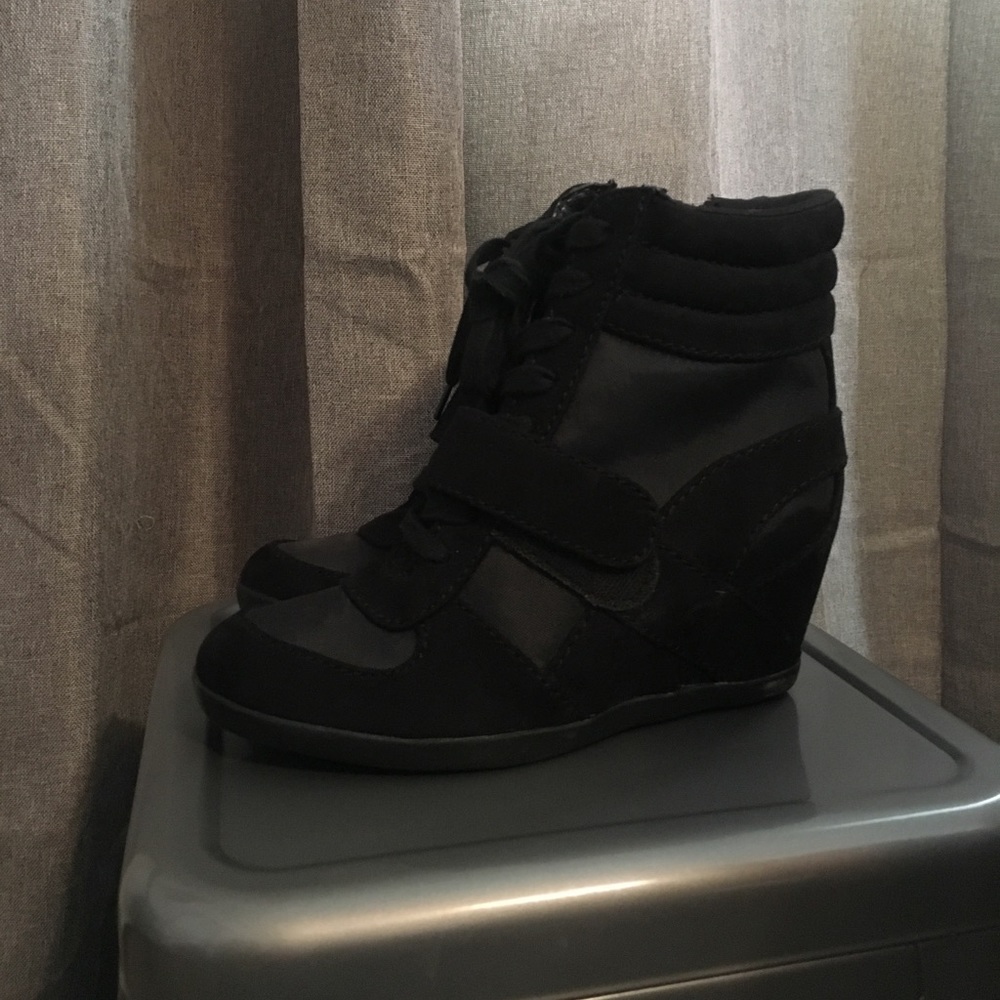 Vera Bradley Wedge sneakers